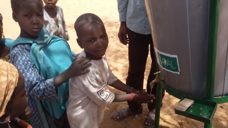 Niger_students_getting_lunch_at_school_2019.jpg