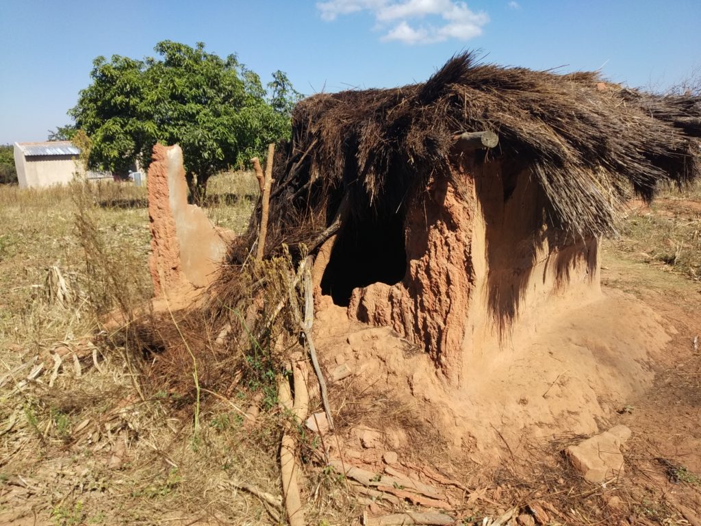 Zim_2019_-_One_of_Embedzais_destroyed_huts.jpg