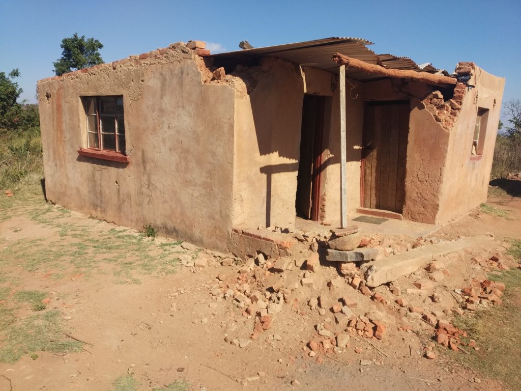 Zim_2019_-_Remains_of_Embedzais_destroyed_three_roomed_house.jpg