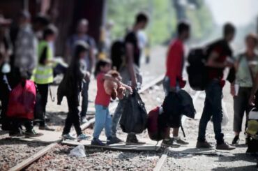 Venezuelan migrants walking into to Colombia